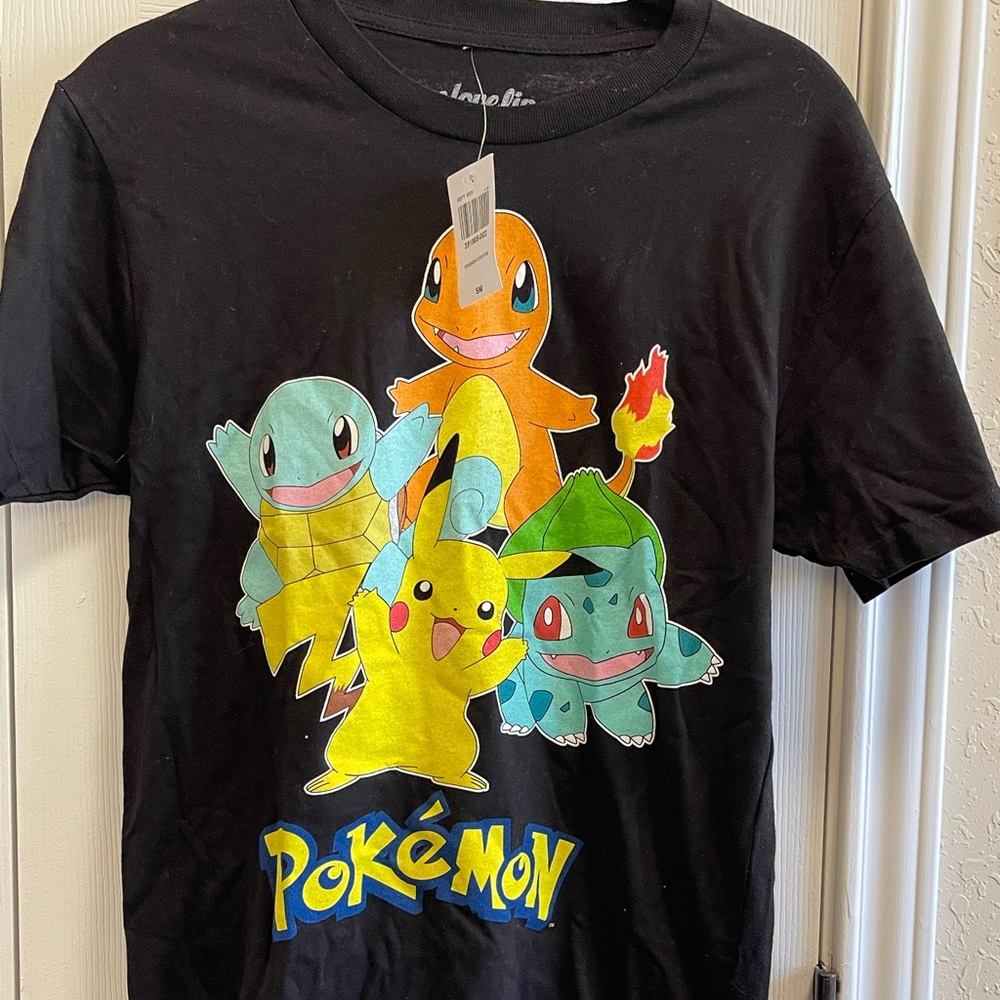 Hot topic- Pokémon tshirt sz:S